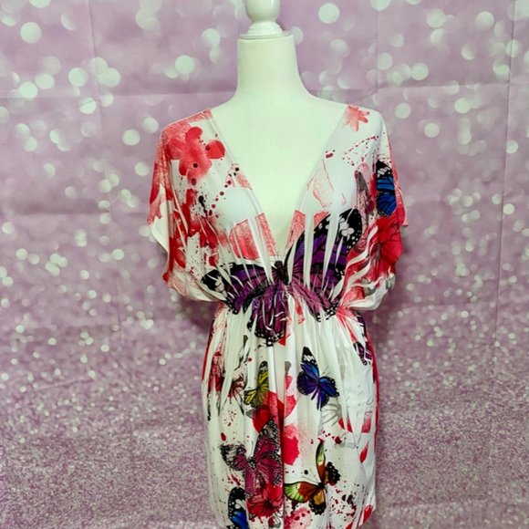 Butterflies!  All over this pretty top! - Picture 4 of 14